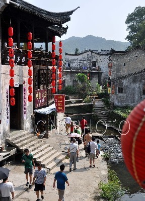 婺源农家乐张灯结彩迎游客